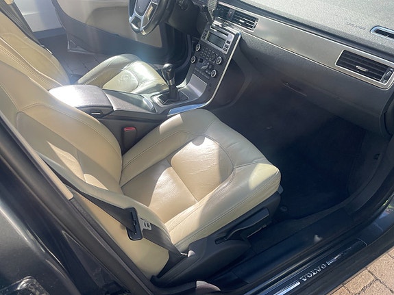 Volvo V70 13 of 23