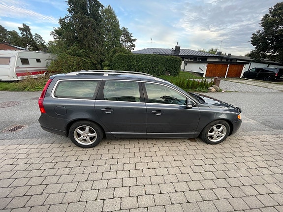 Volvo V70 9 of 23