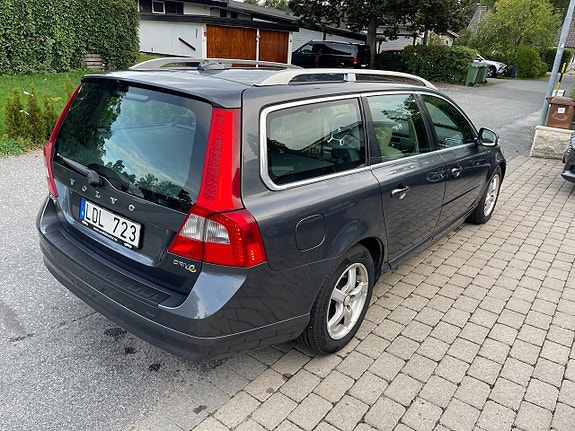 Volvo V70 8 of 23