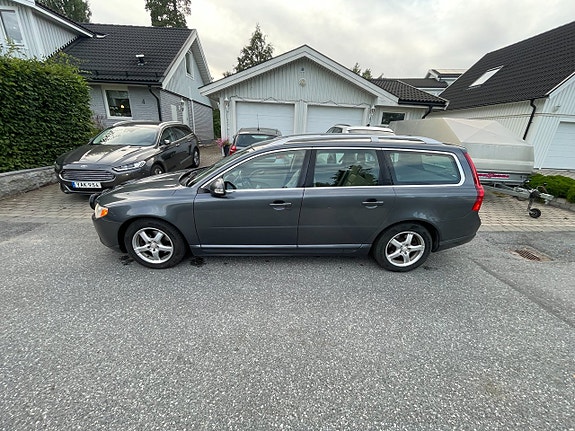 Volvo V70 4 of 23
