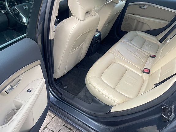 Volvo V70 16 of 23