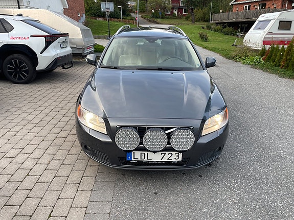 Volvo V70 2 of 23