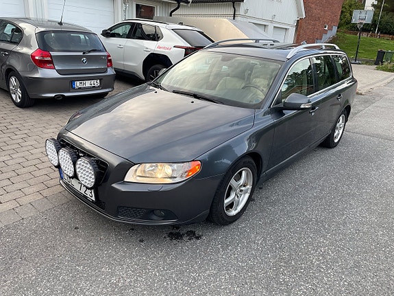 Volvo V70 3 of 23