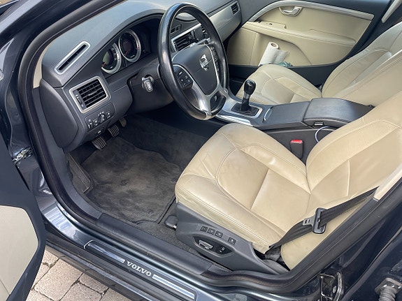 Volvo V70 11 of 23