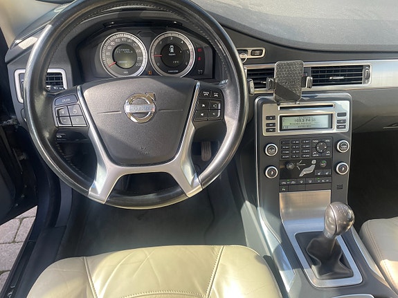 Volvo V70 10 of 23