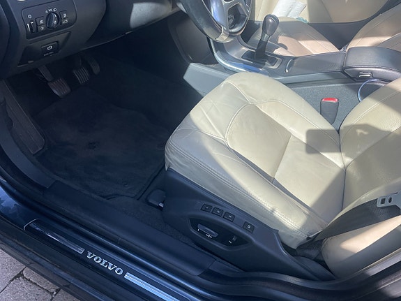Volvo V70 12 of 23