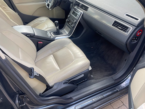 Volvo V70 15 of 23