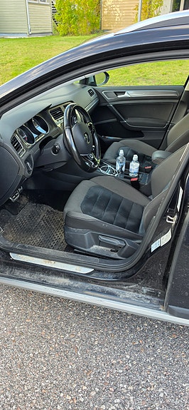 Volkswagen Golf Alltrack 3 of 6