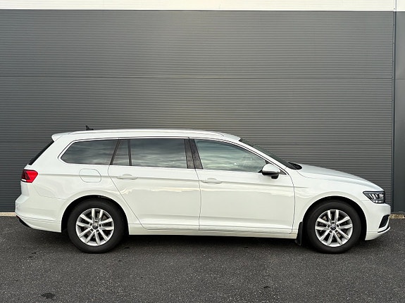 Volkswagen Passat 6 of 25