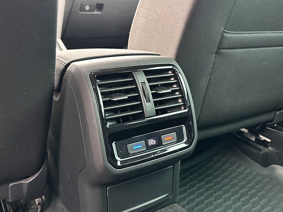 Volkswagen Passat 12 of 25