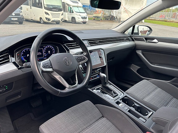 Volkswagen Passat 8 of 25