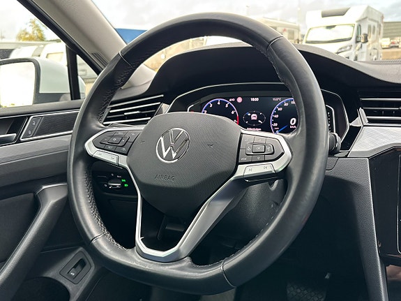Volkswagen Passat 19 of 25