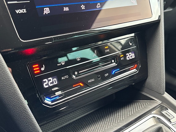 Volkswagen Passat 18 of 25