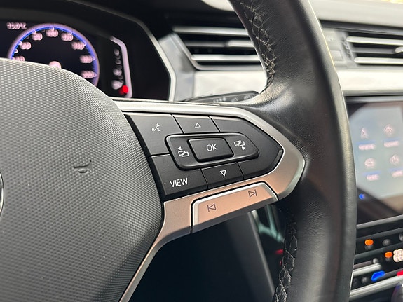 Volkswagen Passat 23 of 25