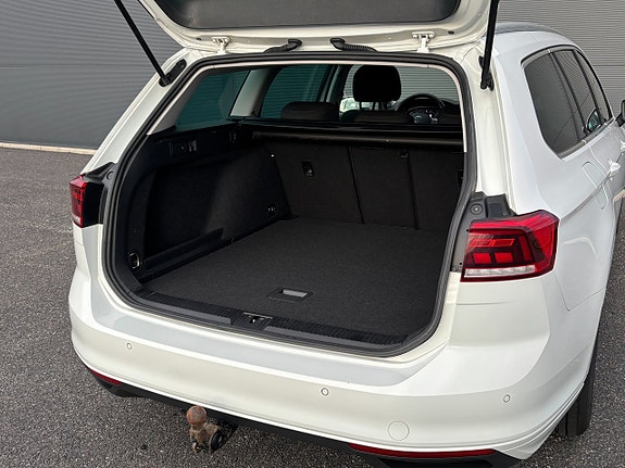 Volkswagen Passat 16 of 25