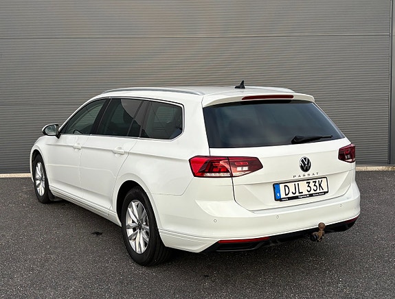 Volkswagen Passat 3 of 25