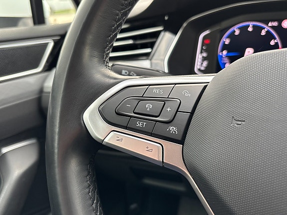 Volkswagen Passat 22 of 25