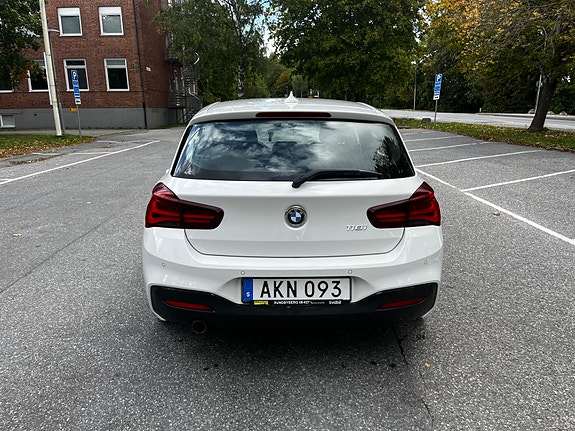 BMW 118i 4 of 7