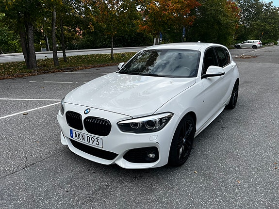 BMW 118i 2 of 7