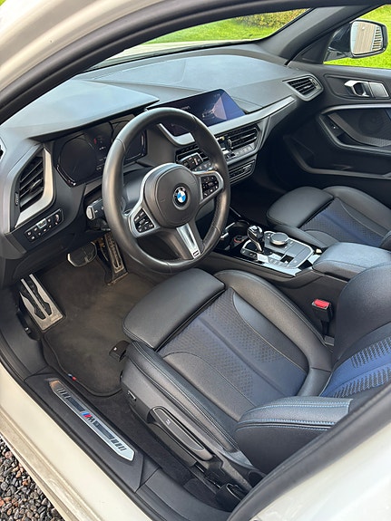 BMW 118i 4 of 5