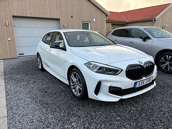 BMW 118i 2 of 5