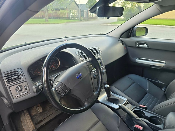 Volvo V50 7 of 9