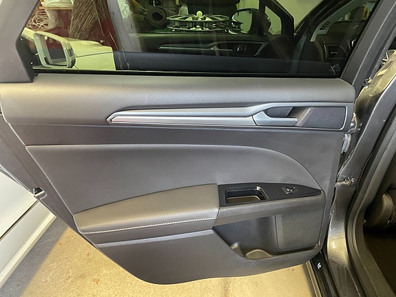 Ford Mondeo 17 of 21