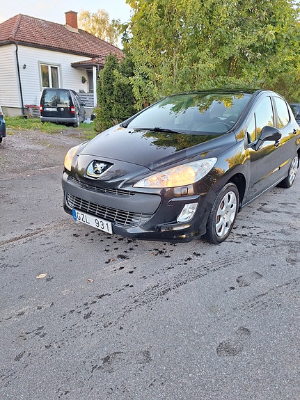 Peugeot 308 2 of 4