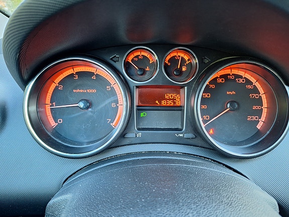Peugeot 308 4 of 4