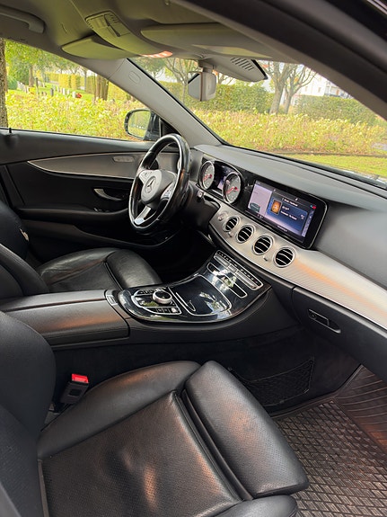 Mercedes-Benz E220 7 of 9
