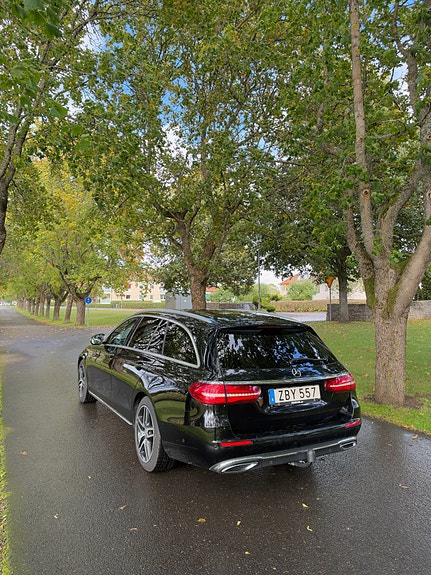 Mercedes-Benz E220 4 of 9