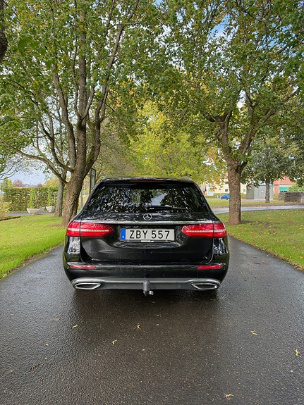 Mercedes-Benz E220 5 of 9