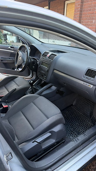 Volkswagen Golf V 3 of 4