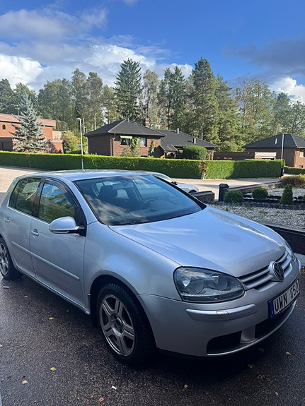 Volkswagen Golf V 2 of 4