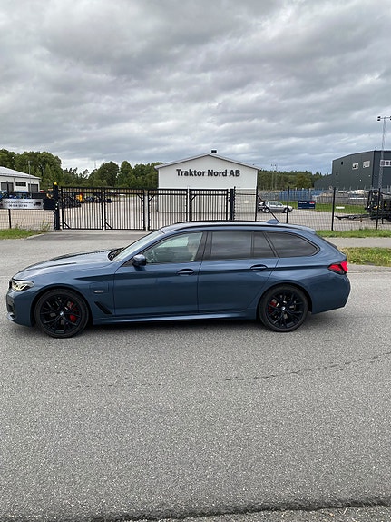 BMW 530e 2 of 6