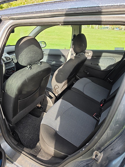 Peugeot 206 SW 10 of 12