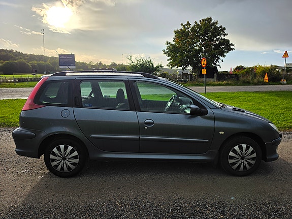 Peugeot 206 SW 5 of 12
