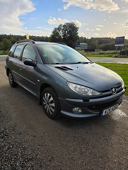 Peugeot 206 SW 2 of 12