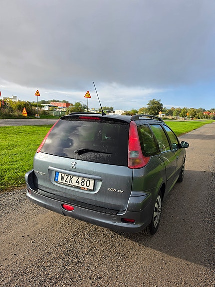 Peugeot 206 SW 7 of 12