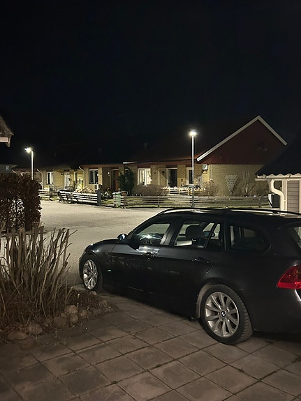 BMW 318d 2 of 5