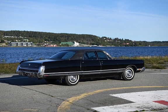 Chrysler New Yorker 2 of 11