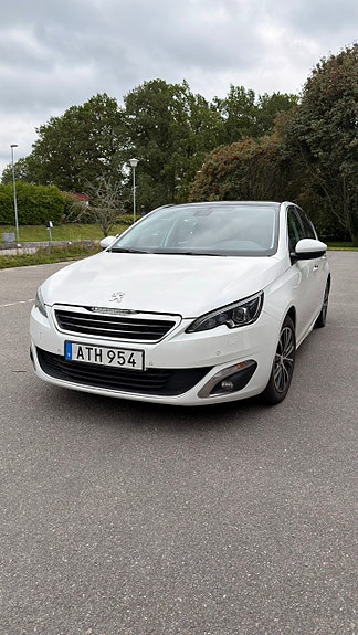 Peugeot 308 2 of 6