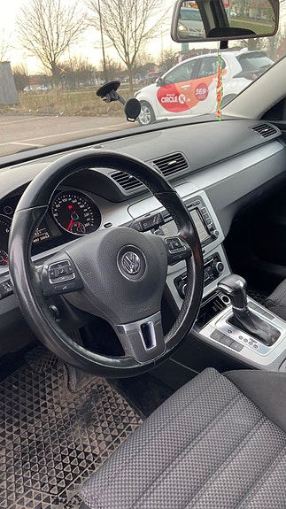 Volkswagen Passat 3 of 11