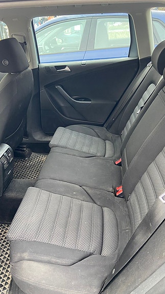Volkswagen Passat 9 of 11