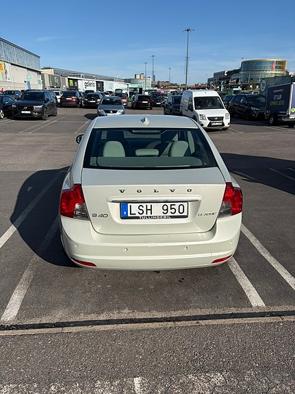 Volvo S40 9 of 11
