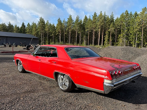 Chevrolet Impala 11 of 13