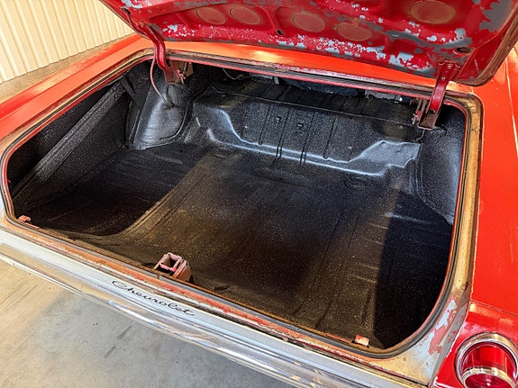 Chevrolet Impala 8 of 13