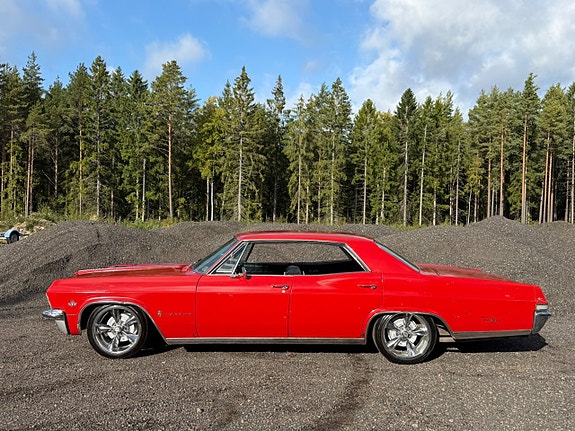 Chevrolet Impala 12 of 13