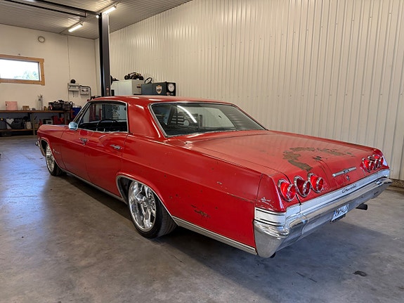 Chevrolet Impala 3 of 13