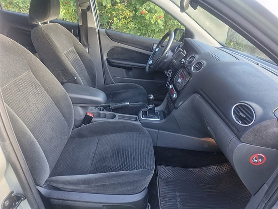 Ford Focus 2 of 8